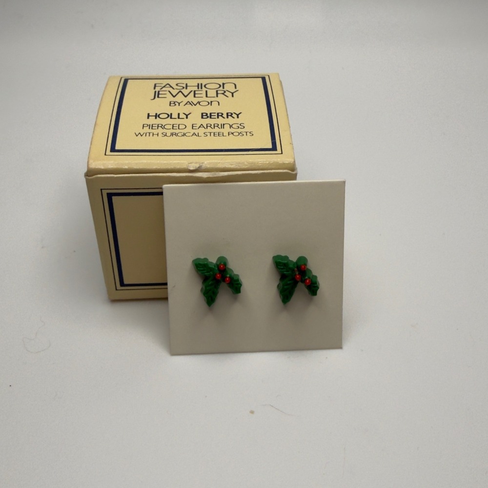 Vintage 1981 Avon Holly Berry Pierced Earrings Green Red Christmas Studs‎ w/ Box